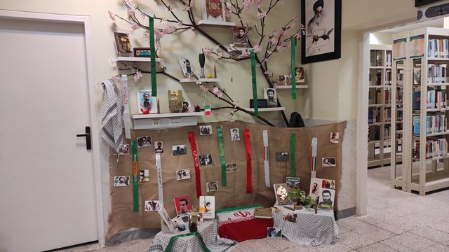 نمایشگاه کتاب به مناسبت هفته دفاع مقدس